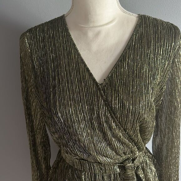 Simply Vera Vera Wang Knot Waist Metallic Dress! - Picture 3 of 14